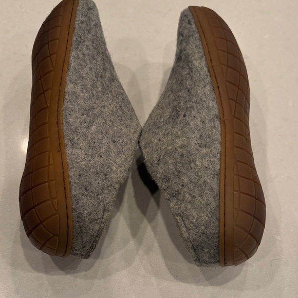 Women's Soft Gray Slippers - Picture 7 of 8